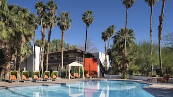 5 outdoor pools, free pool cabanas, pool umbrellas