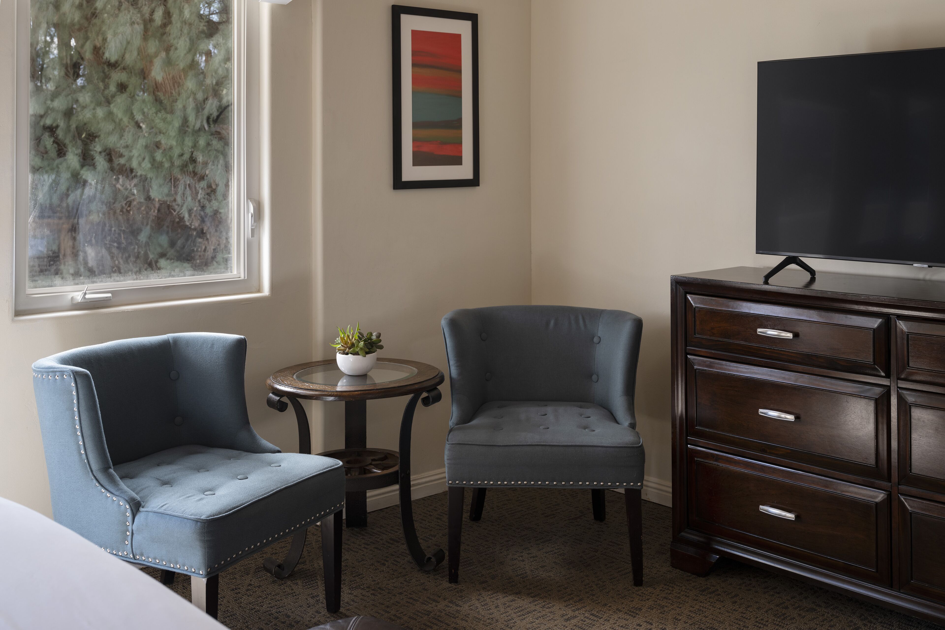 standard room, 1 king bed (deluxe garden view - 1 king bed) | premium bedding, down duvets, pillow-top beds, in-room safe