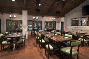 Lunch and dinner served - La Casa Del Zorro Resort & Spa (Borrego Springs)