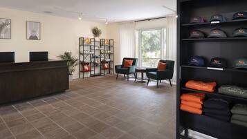 Couples treatment rooms, sauna, hot tub, steam room, body treatments