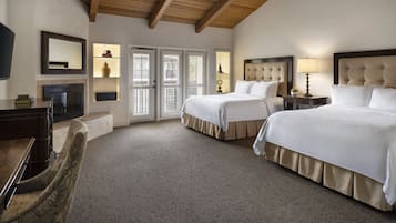 Kamar Deluks, 2 Tempat Tidur Queen (Deluxe Poolside Room - 2 Queen Beds) | Seprai premium, selimut bulu angsa, bantalan ekstra lembut, dan brankas