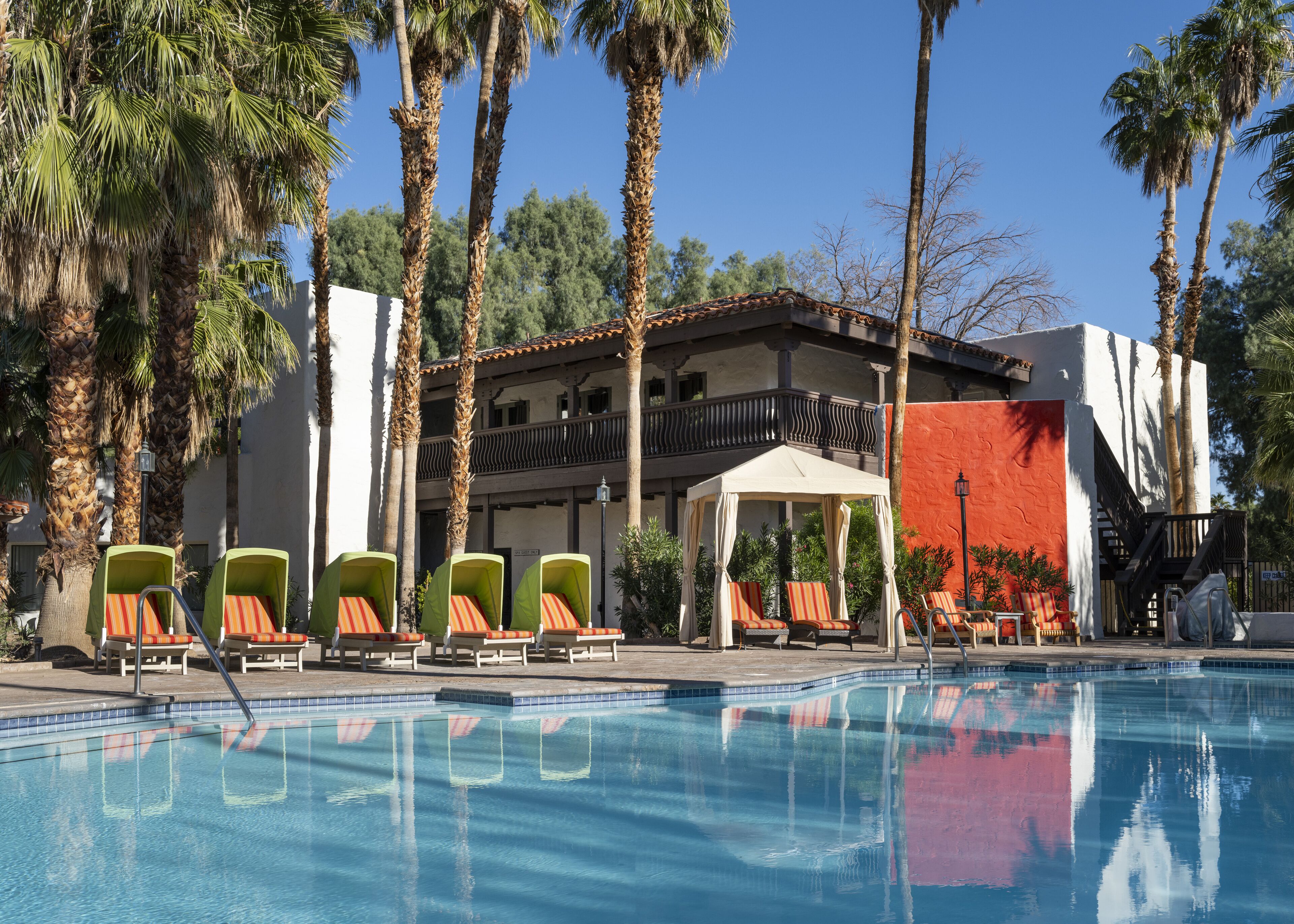 5 outdoor pools, free pool cabanas, pool umbrellas