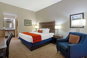 Desk, laptop workspace, iron/ironing board, WiFi - Best Western Colonial Inn (Cordele)