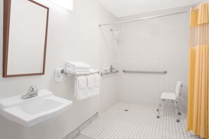 Combined shower/bathtub, deep-soaking bathtub, free toiletries