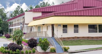 A Red Dot Inn Milledgeville
