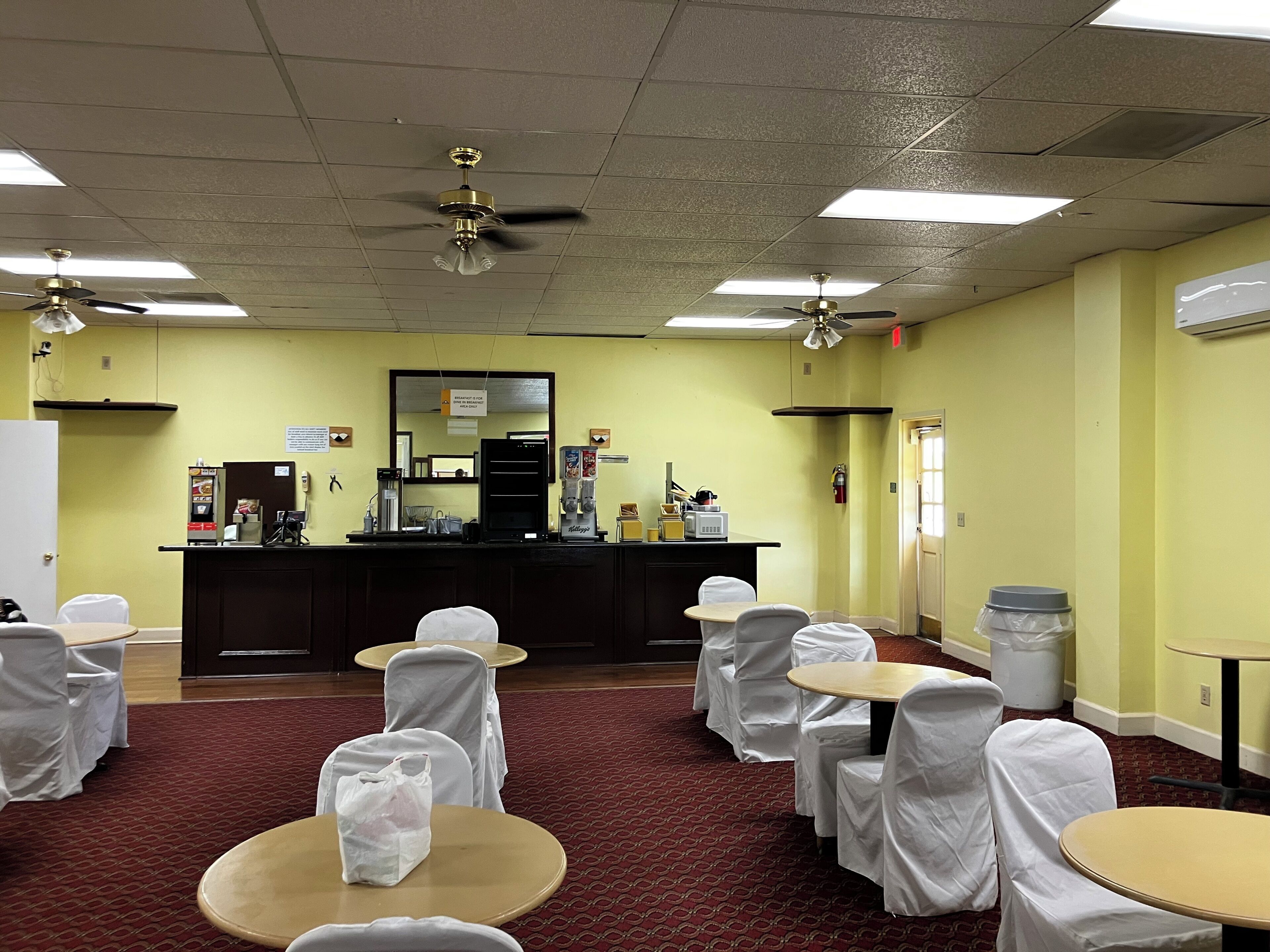 Breakfast area