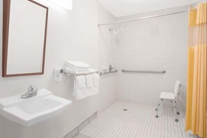 Deep-soaking bathtub, free toiletries, towels
