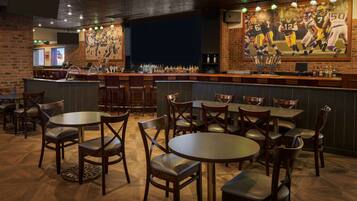 2 bars-salons, bar sportif