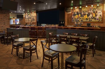 2 bars/lounges, sports bar