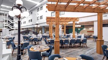 TĂ€gliches groĂes FrĂŒhstĂŒck gegen GebĂŒhr