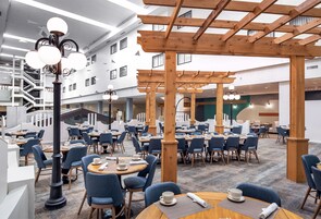 Se ofrece un desayuno completo todos los días (por un coste adicional)