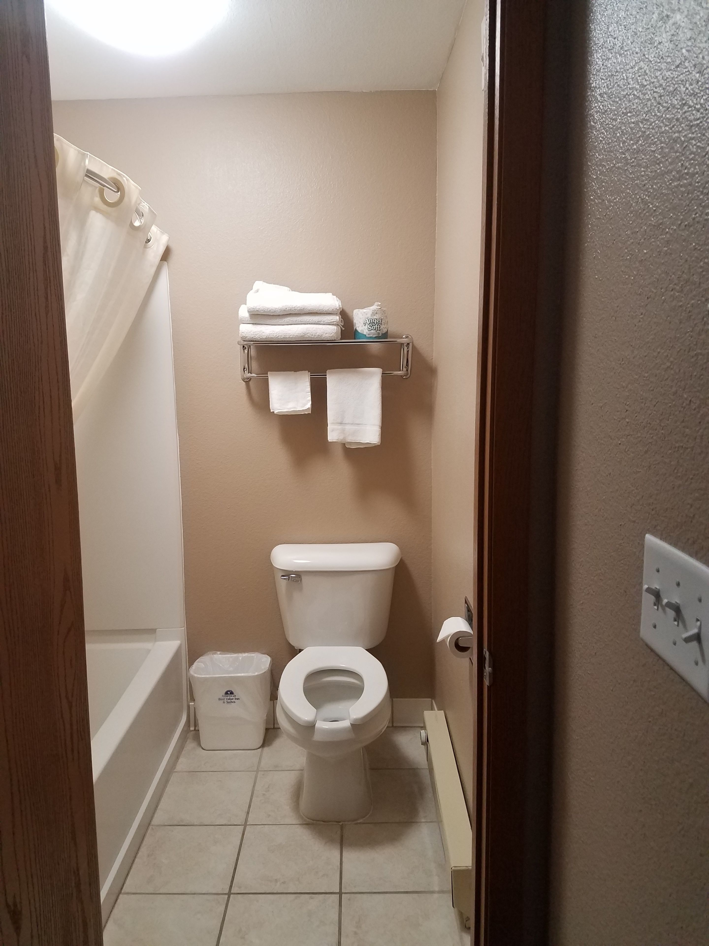 executive, one king bed, non-smoking | bathroom | free toiletries, hair dryer, towels