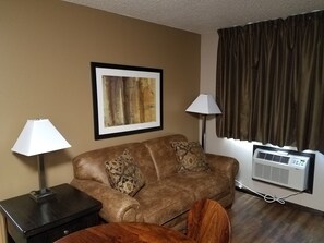 Suite, One King Bed, Non-Smoking | Living area