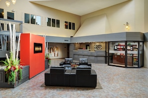 Lobby - Travelway Inn Sudbury (Sudbury)