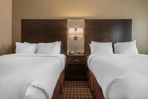 标准房, 2 张大床, 无烟房 | 办公桌、笔记本电脑工作区、遮光窗帘、隔音