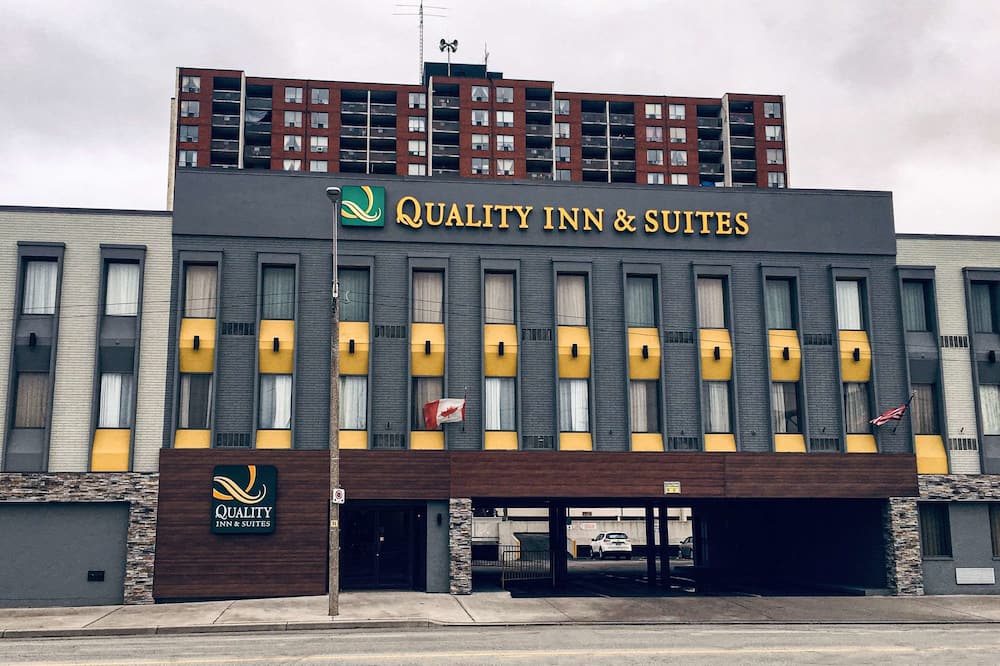 Quality Inn & Suites Downtown Windsor