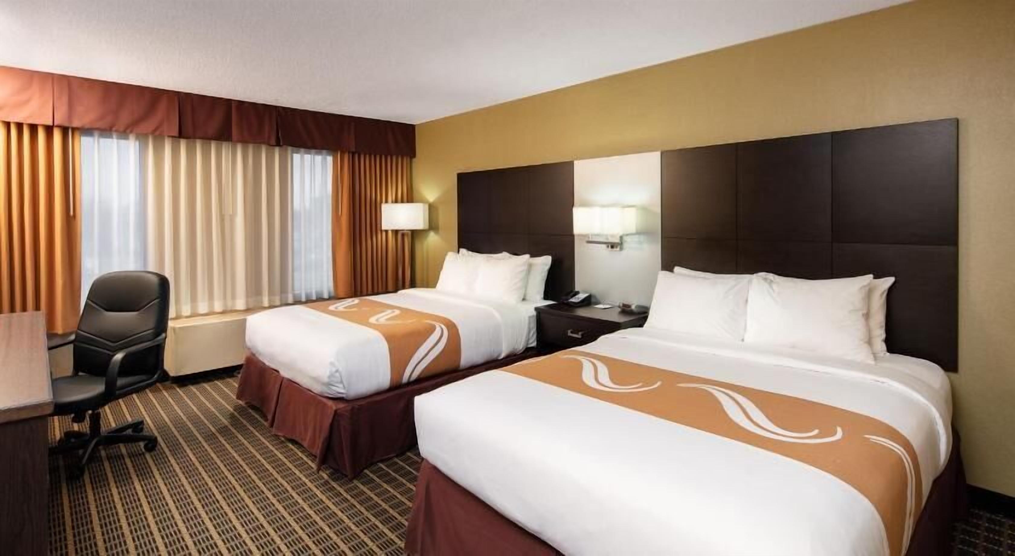 Schreibtisch, laptopgeeigneter Arbeitsplatz, Verdunkelungsvorhänge