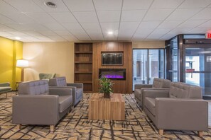 Lobby - Quality Inn & Suites Downtown Windsor (Windsor)