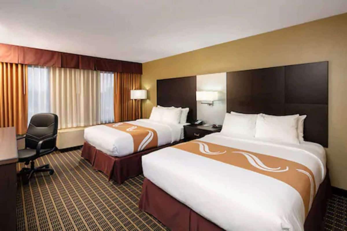 Bureau, espace de travail pour ordinateurs portables