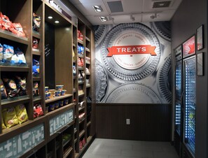 Gift shop - Hampton Inn Glendale Milwaukee, WI (Milwaukee)
