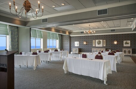 Coral Beach Resort Hotel Suites - Image 41