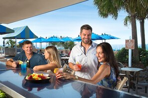 Poolside bar - Coral Beach Resort and Suites (Myrtle Beach)