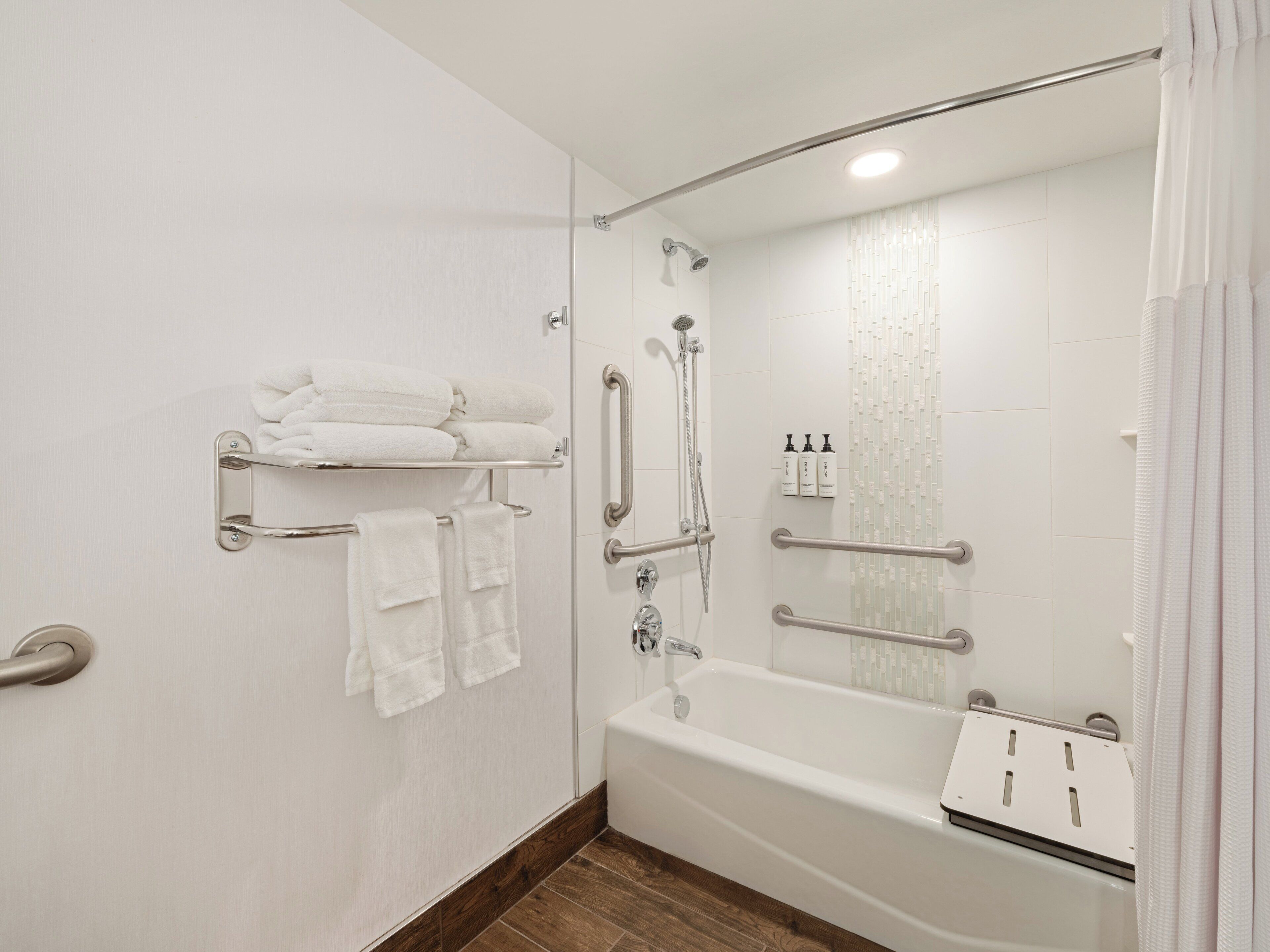 Articles de toilette gratuits, sèche-cheveux, serviettes fournies, savon