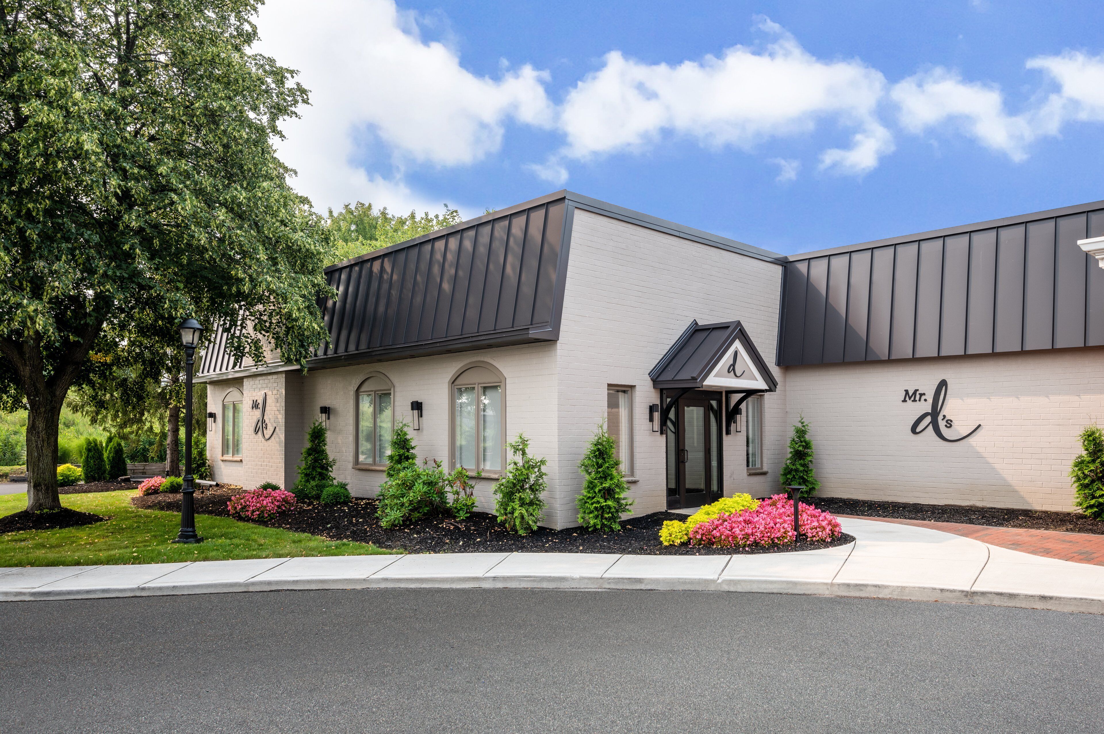 breakfast, lunch, dinner served; american cuisine