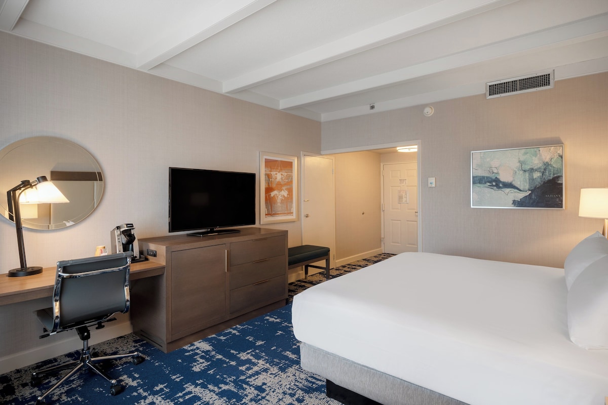 In-room safe, desk, laptop workspace, blackout drapes
