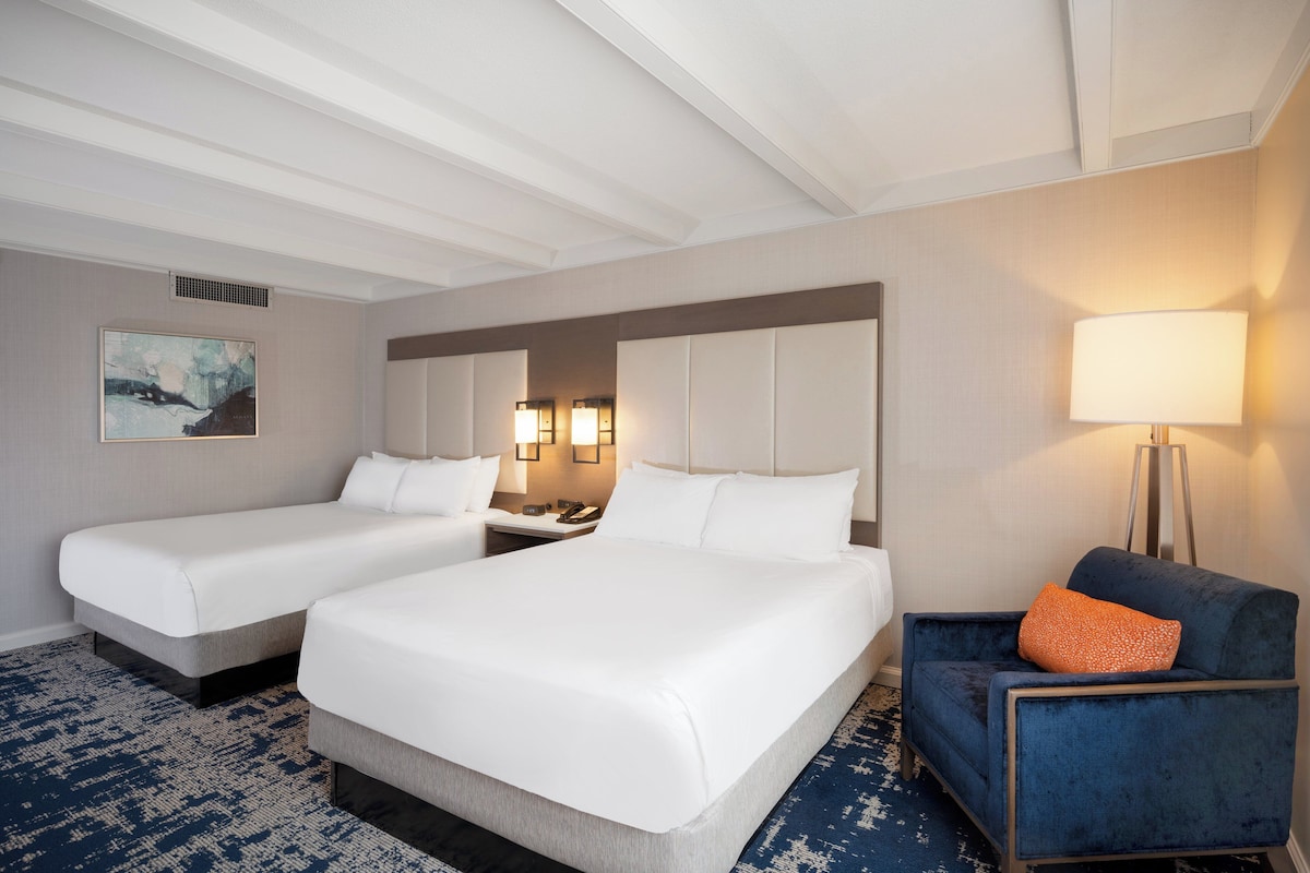 In-room safe, desk, laptop workspace, blackout drapes