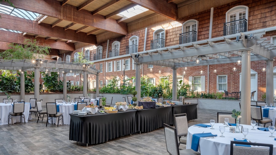 Crowne Plaza Albany - The Desmond Hotel by IHG