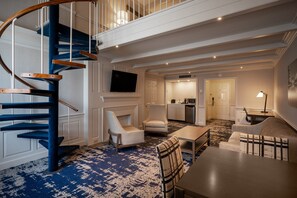 Duplex, 1 King Bed (Suite)