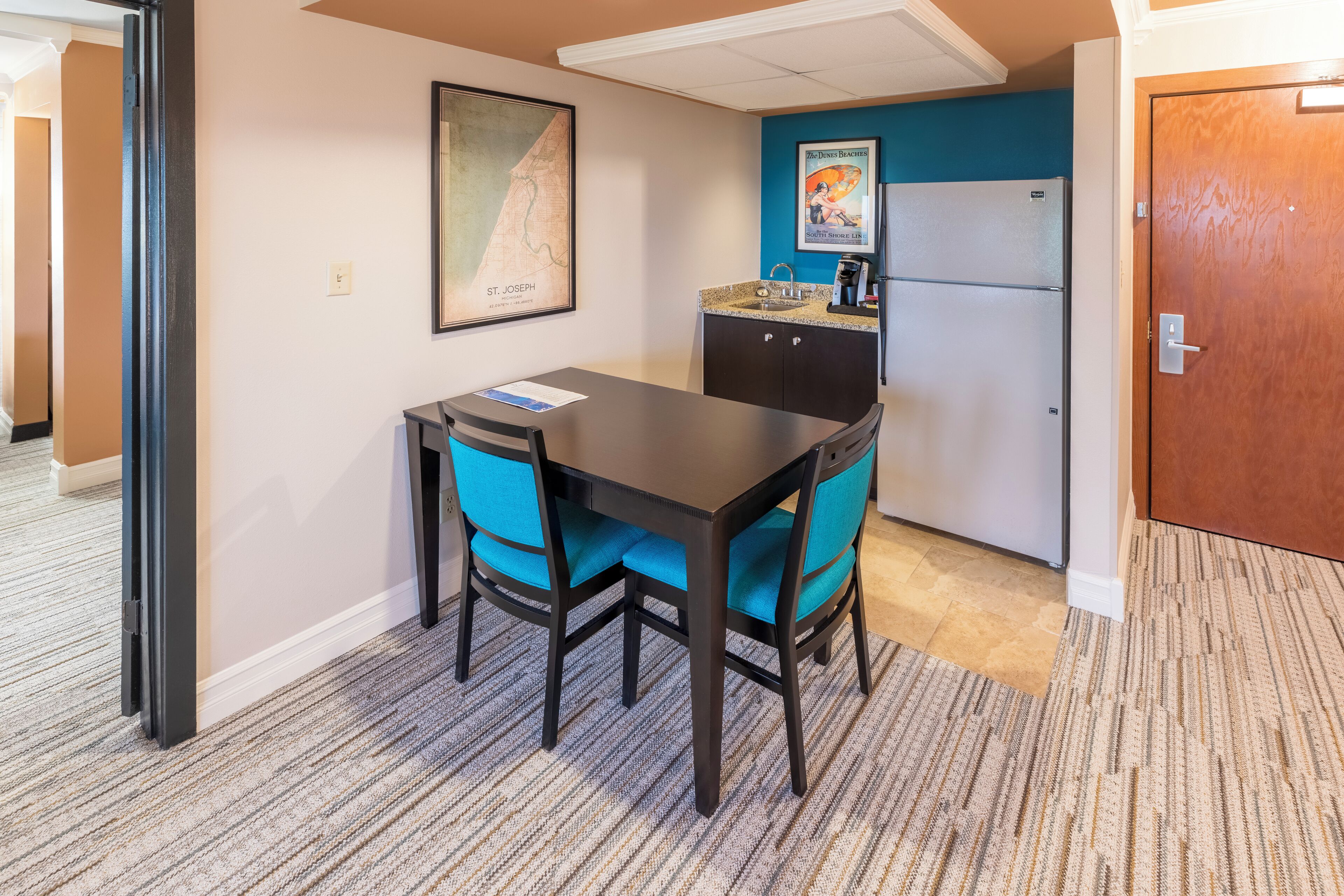 standard suite, 1 king bed with sofa bed, park view | living area | 42-inch flat-screen tv with cable channels, tv, netflix