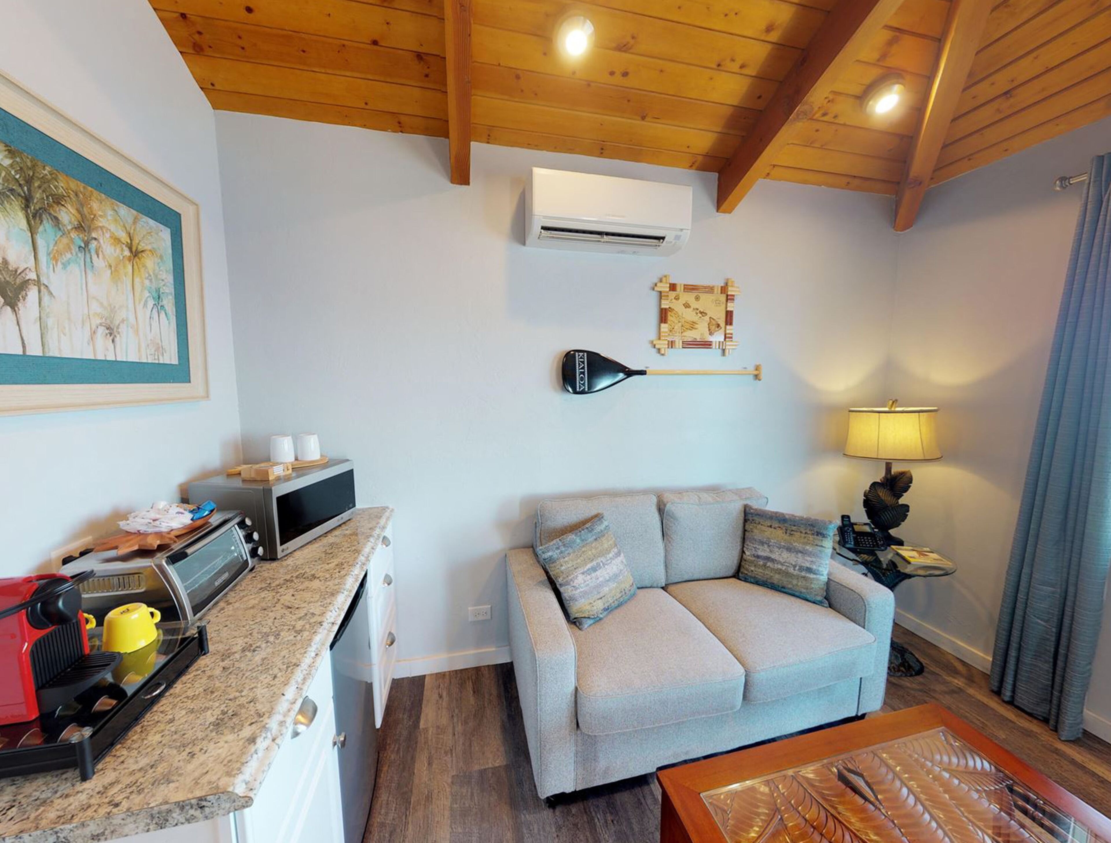 ocean front suite | living area