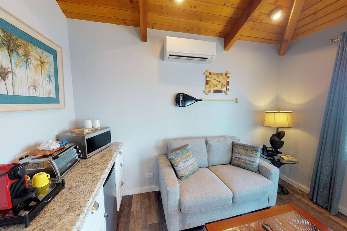 ocean front suite | living area