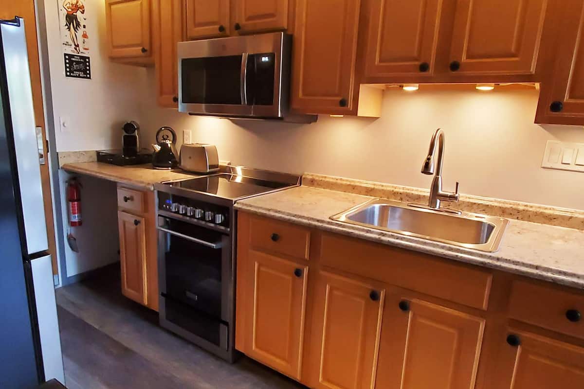ocean view suite | private kitchen | fridge, microwave, coffee/tea maker