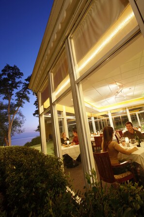 2 restaurants servant le déjeuner