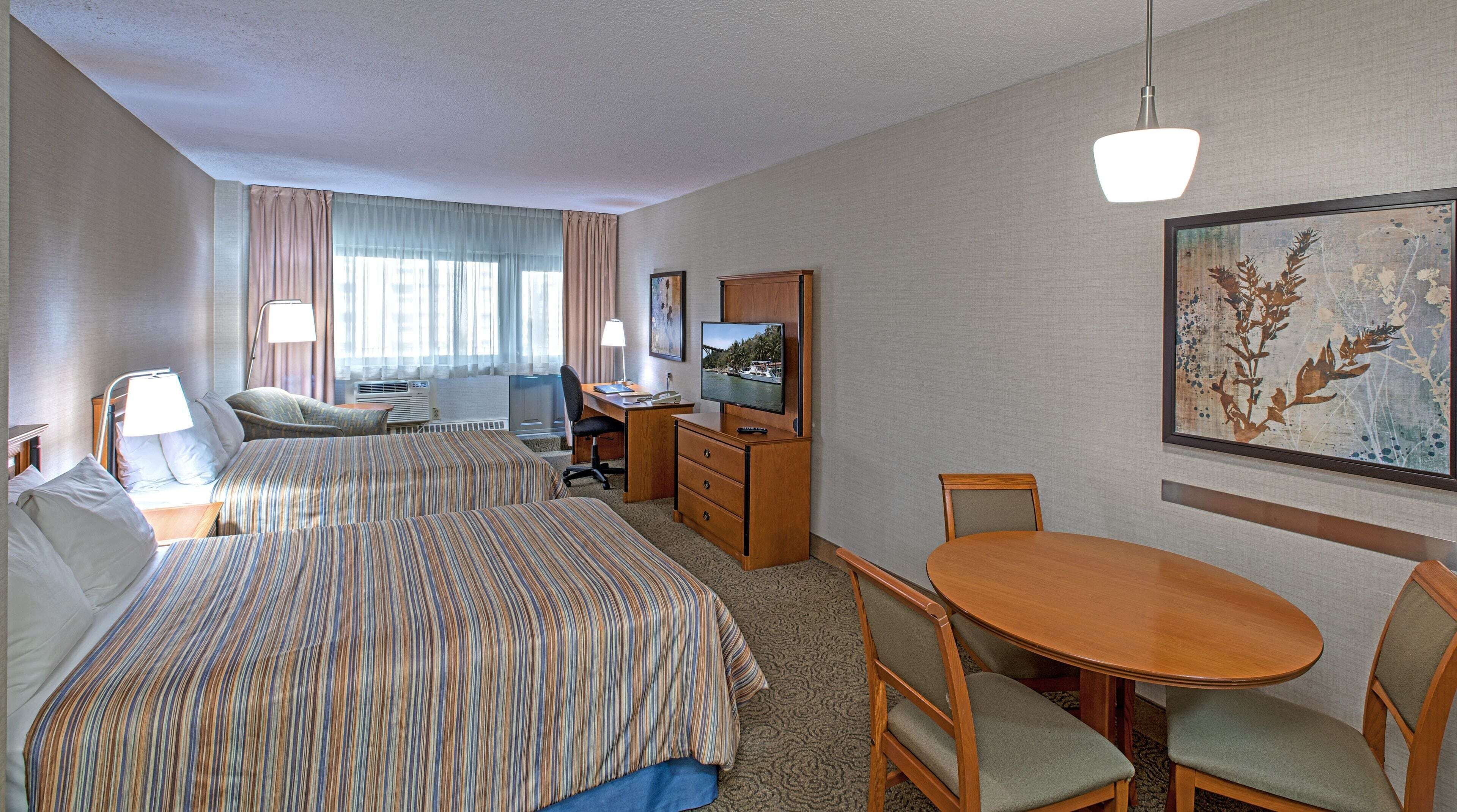 Literie de qualité supérieure, surmatelas, bureau, rideaux occultants