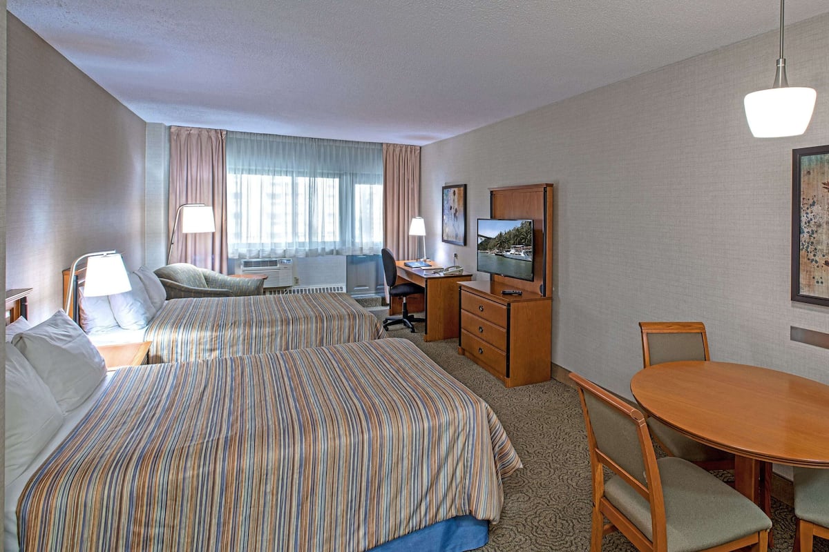 Premium bedding, pillowtop beds, desk, blackout drapes