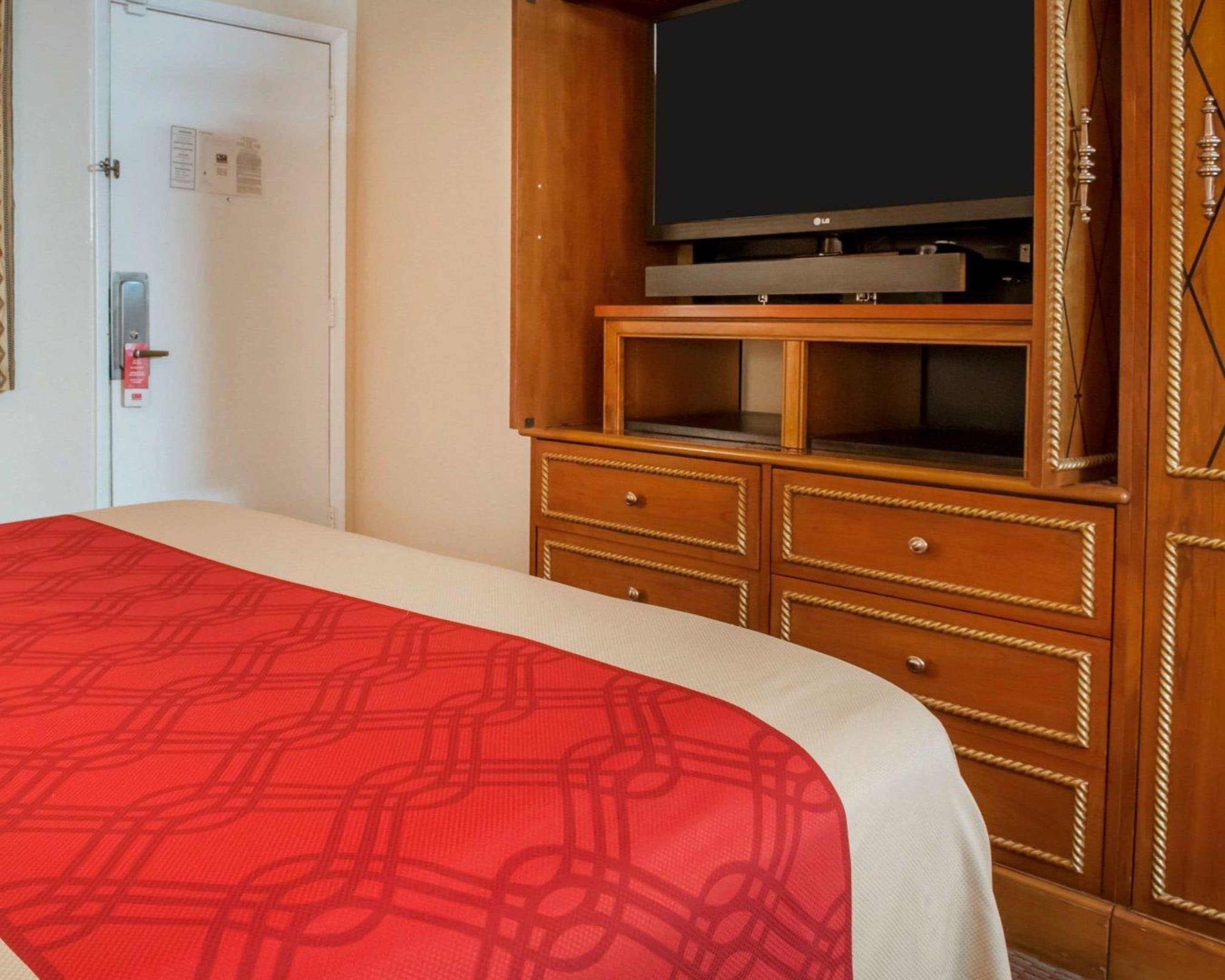 Iron/ironing board, free WiFi, bed sheets, alarm clocks