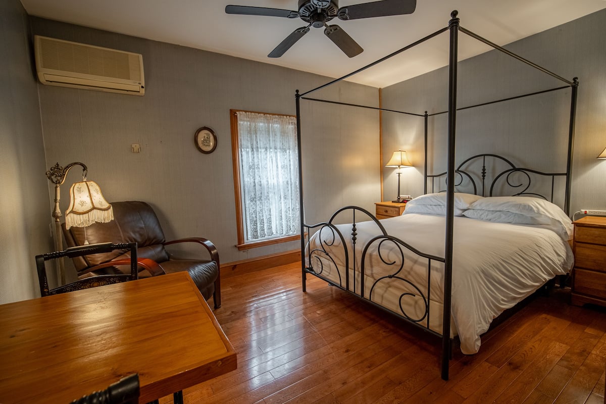 Room 12