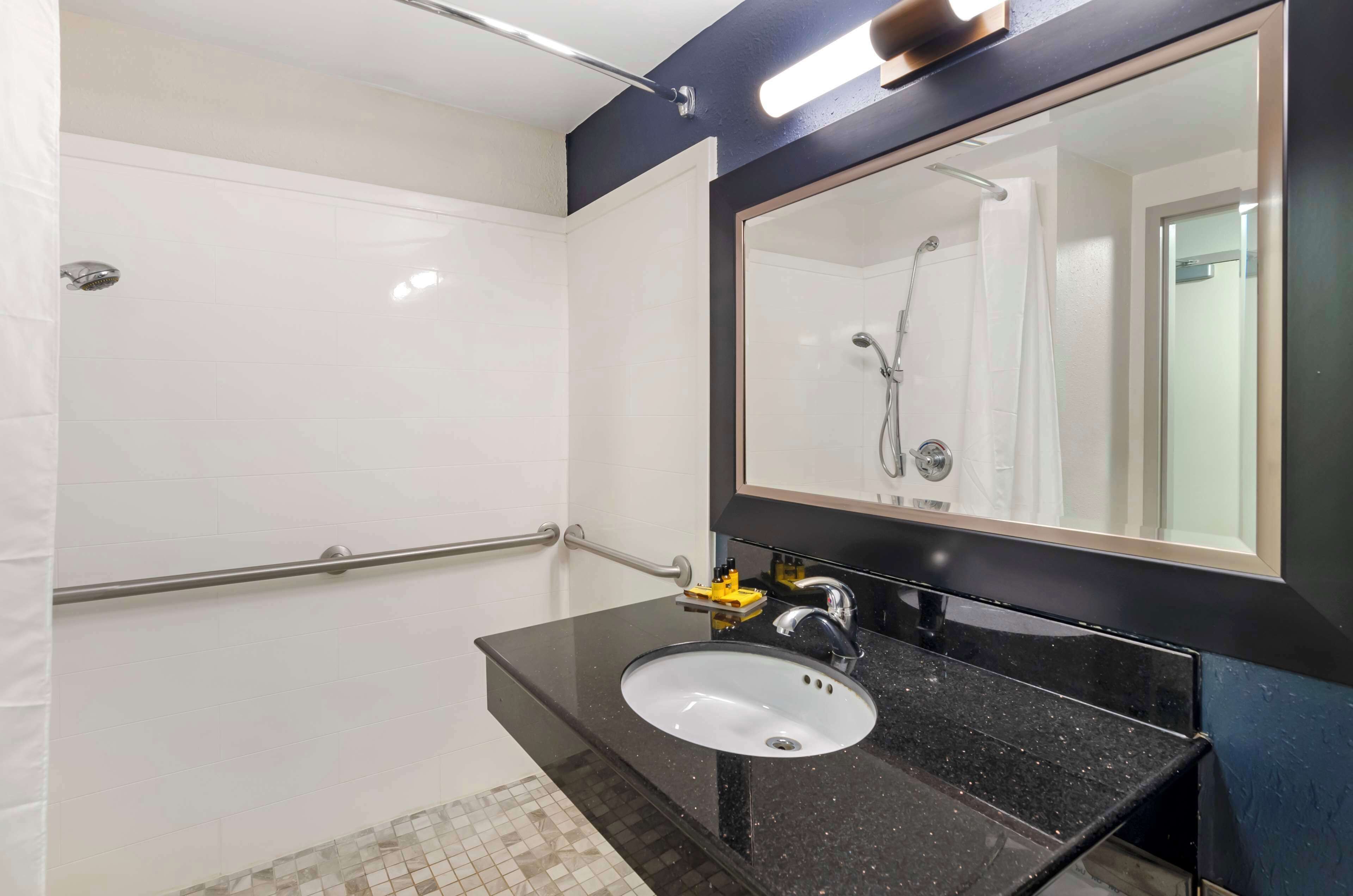 standard room, 1 king bed, accessible, refrigerator & microwave | bathroom | combined shower/bathtub, free toiletries, hair dryer, towels