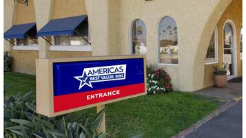 An entrance sign for the Americas Best Value Inn, featuring a blue and red color scheme with a star logo.