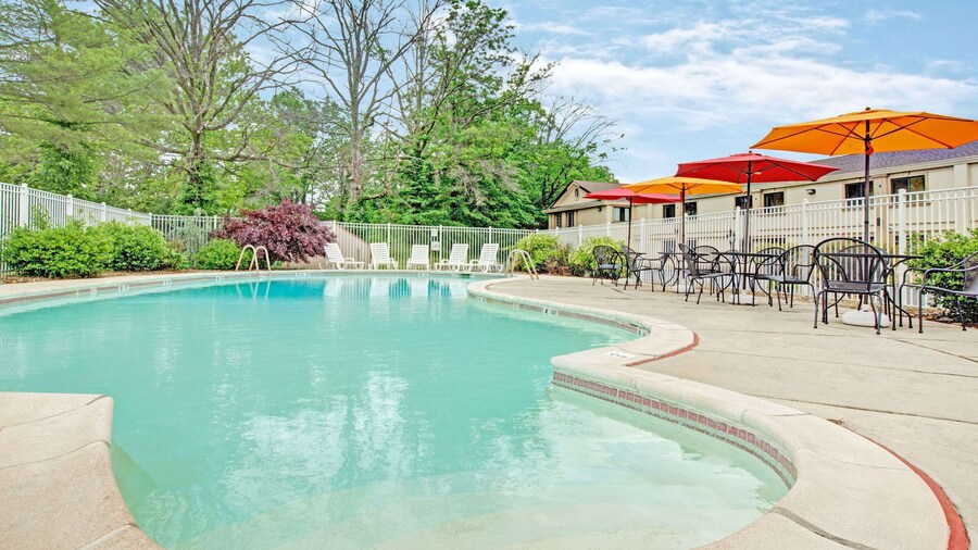 Ramada by Wyndham Flemington