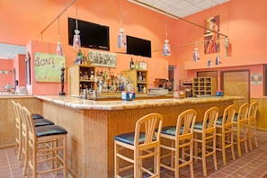 Bar (trong khuôn viên)