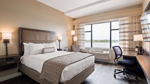 Best Western Plus Coastline Inn