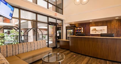 Best Western Plus Coastline Inn