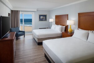 Ocean Front, 2 Queen Beds, Balcony | 高档床上用品、特色家居、遮光窗帘、熨斗/熨衣板