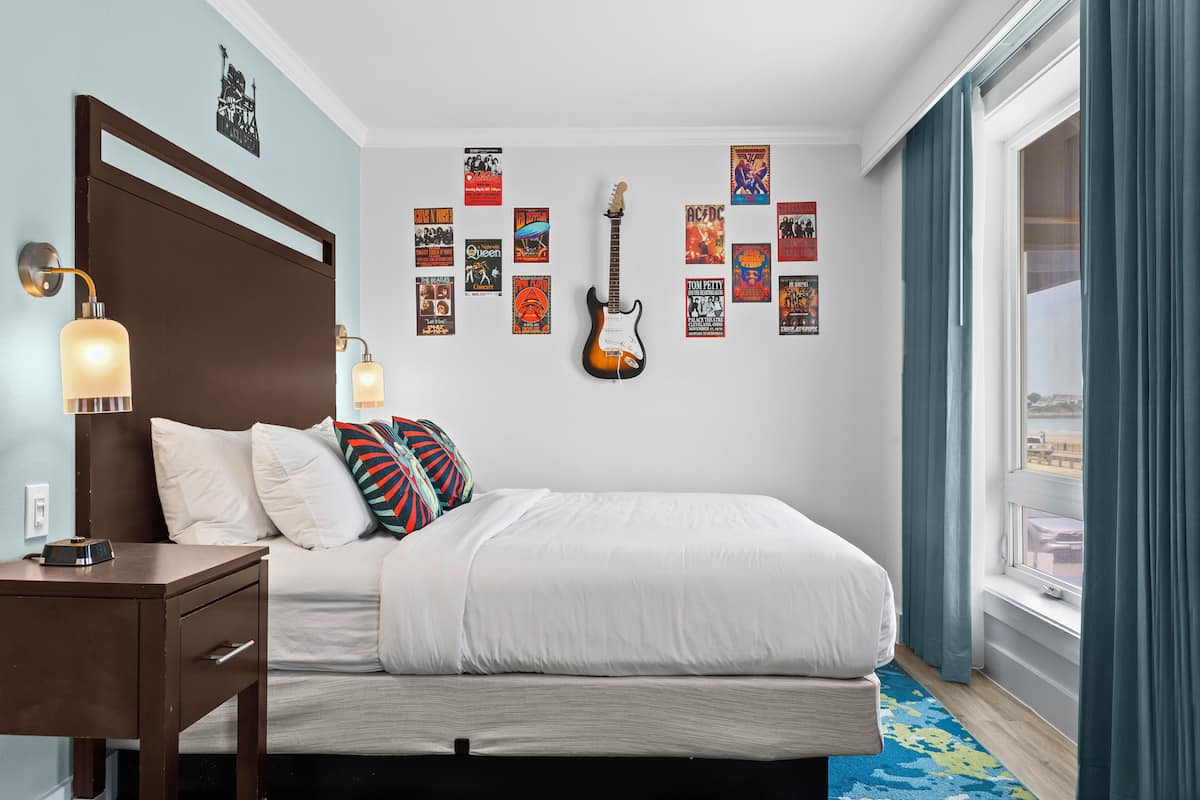 Ashworth Ocean Front, 1 King Bed | Bathroom
