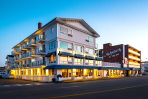 Façade de l’hébergement  – soirée/nuit